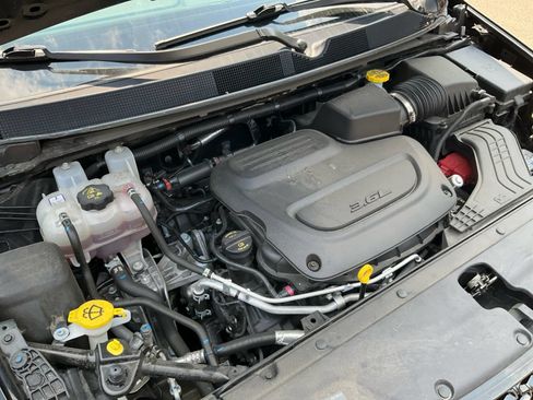 Used 2025 Chrysler Pacifica Limited FWD image 30