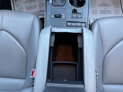 Used 2022 Toyota Highlander XLE image 35