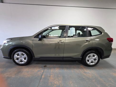 Used 2021 Subaru Forester AWD/4WD image 2
