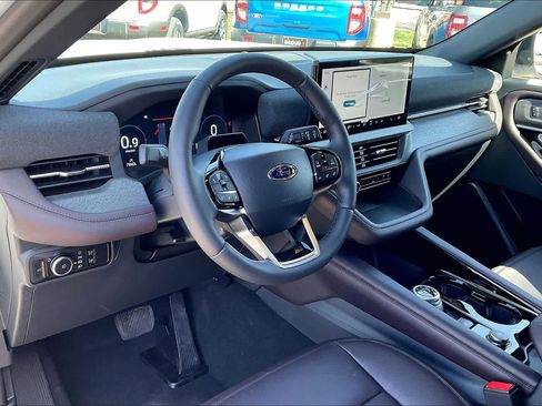 New 2026 Ford Explorer Platinum image 8