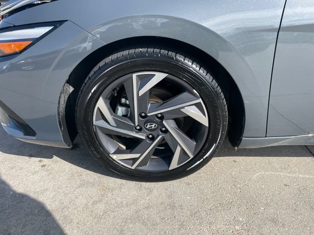 Used 2025 Hyundai Elantra SEL FWD image 30