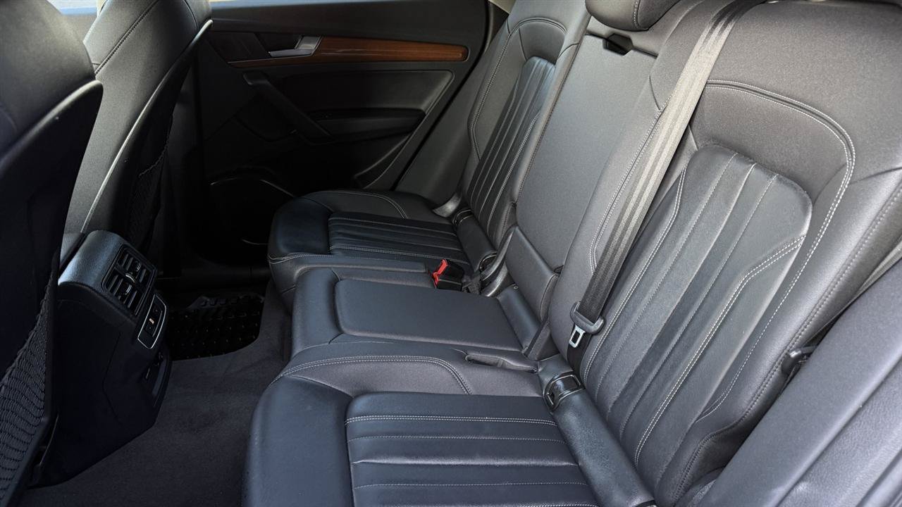 Used 2023 Audi Q5 2.0T Premium w/ Convenience Package AWD/4WD image 32