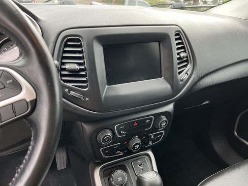 Used 2020 Jeep Compass Latitude w/ Popular Equipment Group AWD/4WD image 24