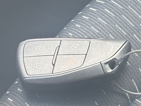 Used 2025 Chevrolet Equinox LT image 33