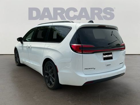 Used 2025 Chrysler Pacifica Limited FWD image 5
