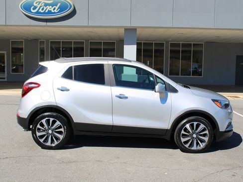 Used 2021 Buick Encore Preferred image 2