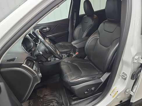 Used 2020 Jeep Cherokee Limited image 28