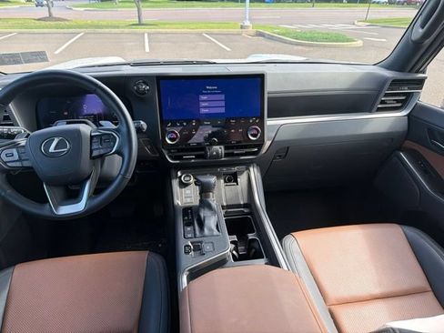 Used 2025 Lexus GX 550 w/ Accessory Package (2T) AWD/4WD image 12