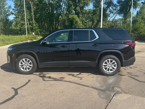 Used 2023 Chevrolet Traverse LS w/ Safety Package FWD image 2