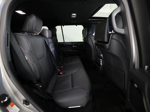 Used 2024 Lexus LX 600 4WD w/ Luxury Package image 11