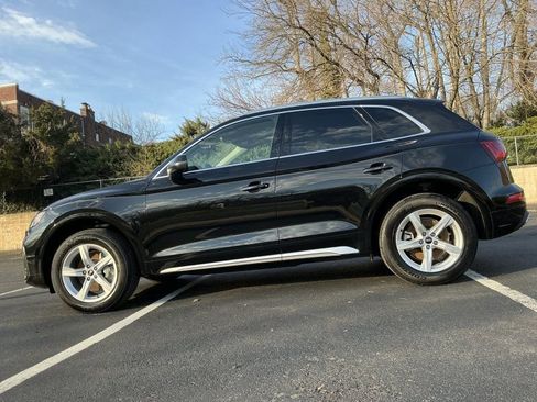 Used 2023 Audi Q5 2.0T Premium w/ Convenience Package image 1