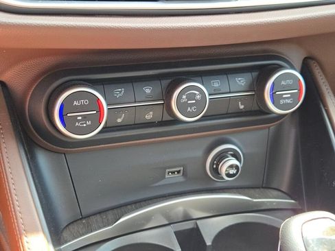 Used 2019 Alfa Romeo Stelvio Ti Lusso w/ Quick Order Package 22X Lusso AWD/4WD image 29