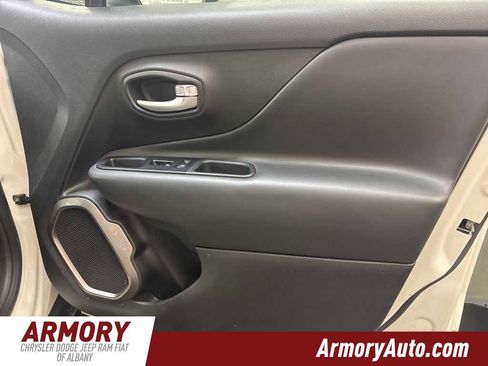 Used 2023 Jeep Renegade Latitude image 31