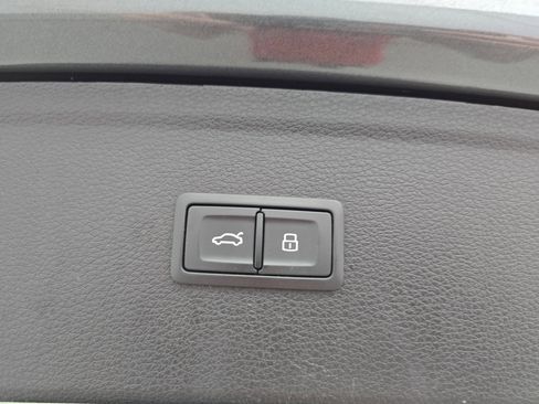 Used 2023 Audi Q5 2.0T Premium w/ Convenience Package image 13