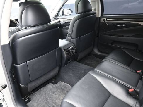 Used 2013 Lexus LS 460 L w/ Ultra Luxury Pkg RWD image 2