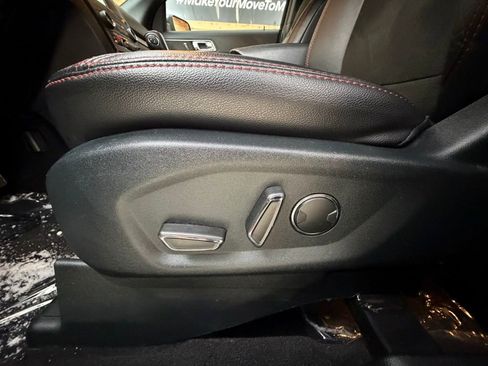 Used 2018 Ford Explorer XLT w/ Equipment Group 202A image 24