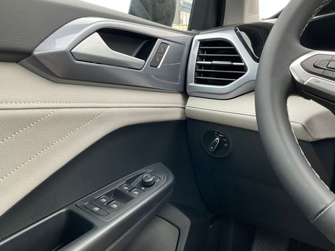 New 2025 Volkswagen Taos SEL image 22