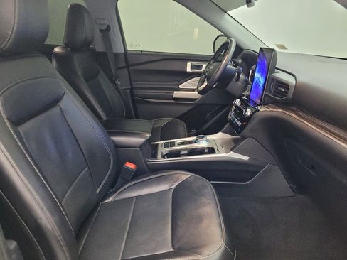 Used 2022 Ford Explorer Limited w/ Limited Technology Package RWD image 21
