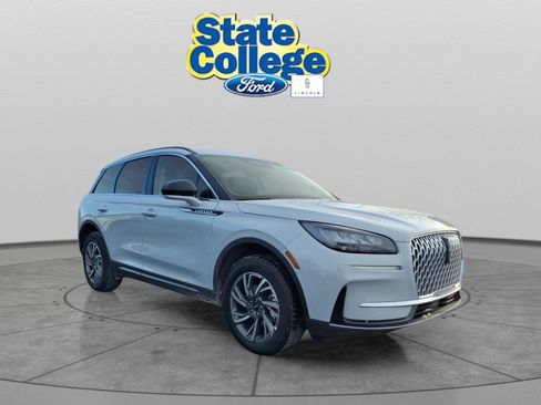 Used 2026 Lincoln Corsair Premiere image 3