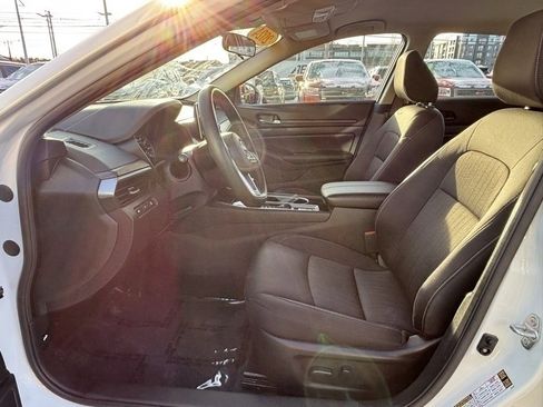 Used 2024 Nissan Altima 2.5 SV image 10