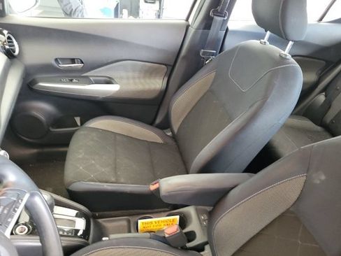 Used 2018 Nissan Kicks SV FWD image 11