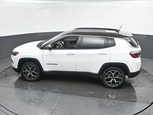 Used 2025 Jeep Compass Limited image 35