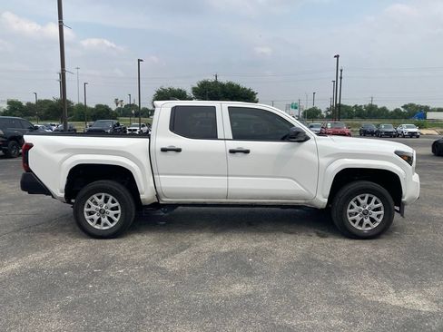 Certified 2026 Toyota Tacoma SR AWD/4WD image 4
