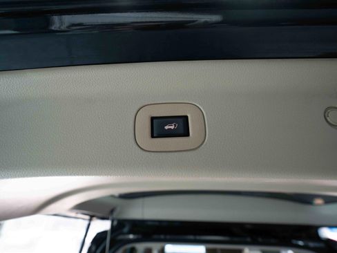 Used 2012 Nissan Quest SL image 29