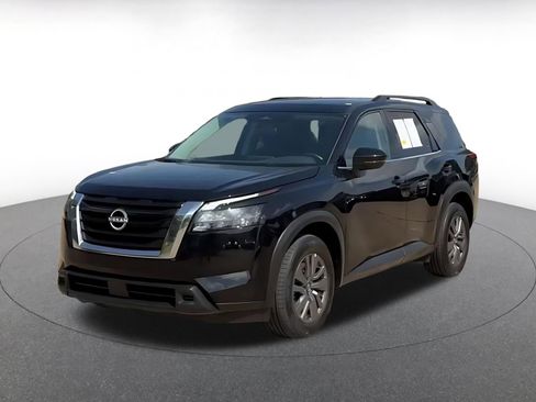 Used 2025 Nissan Pathfinder SV FWD image 7