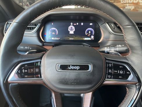 Used 2025 Jeep Grand Cherokee Summit image 32