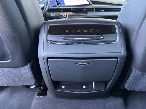 Used 2024 Cadillac Escalade Sport AWD/4WD image 21