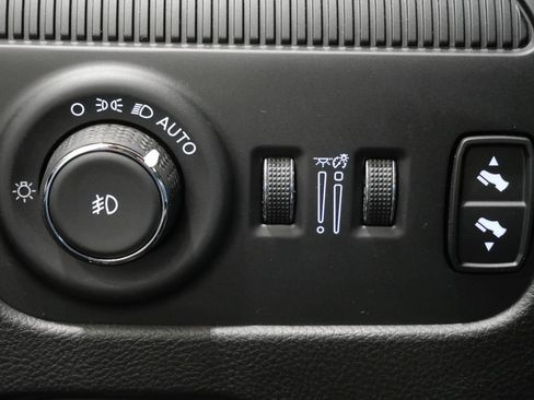 Used 2024 Jeep Wagoneer Series III AWD/4WD image 13
