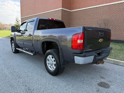 Used 2011 Chevrolet Silverado 2500 LT w/ Interior Plus Package AWD/4WD image 11