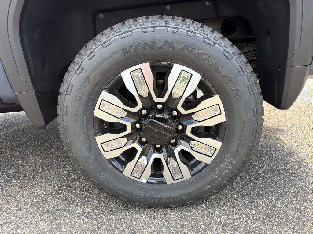 New 2026 GMC Sierra 2500 Denali w/ Denali Reserve Package AWD/4WD image 14