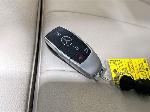 Used 2021 Mercedes-Benz GLB 250 GLB 250 image 11