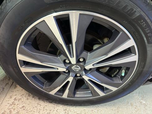 Used 2017 Nissan Pathfinder Platinum AWD/4WD image 36
