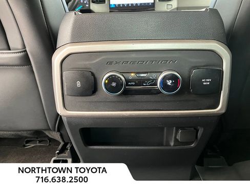 Used 2023 Ford Expedition XLT image 19