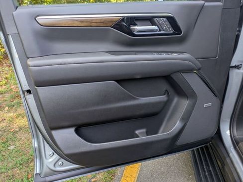 New 2026 Chevrolet Suburban High Country image 8