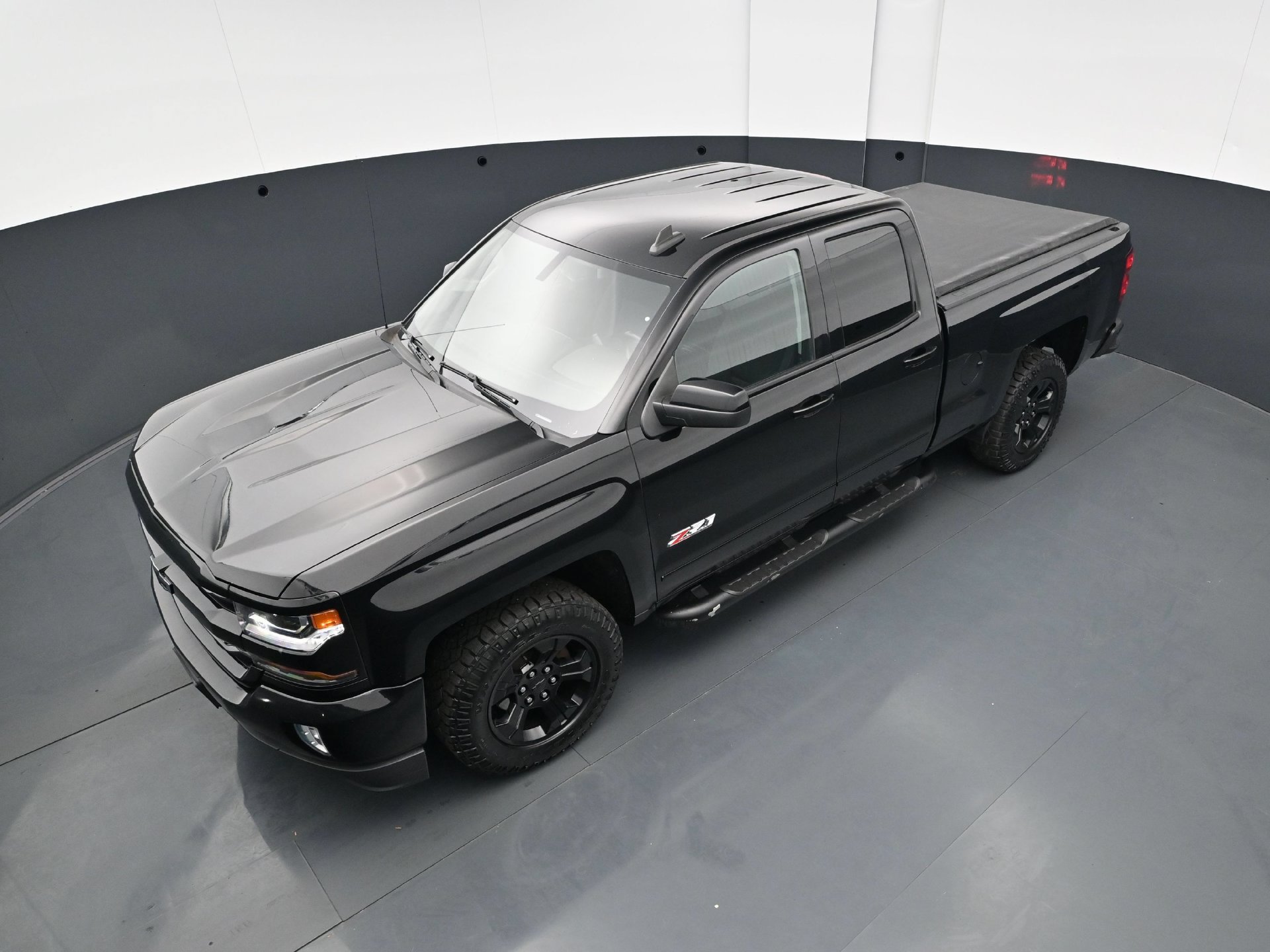 Used 2018 Chevrolet Silverado 1500 LT w/ Midnight Edition AWD/4WD image 39