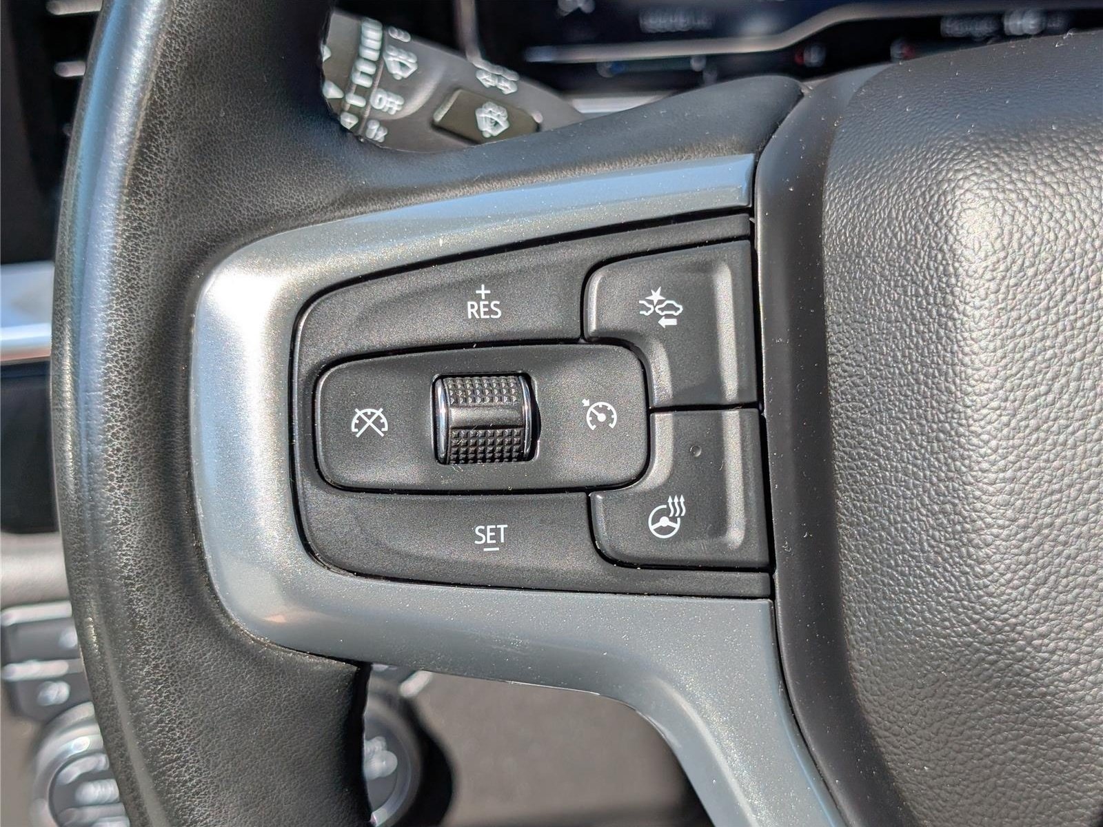 Used 2023 Chevrolet Silverado 1500 LT AWD/4WD image 21
