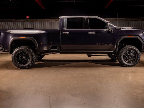 Used 2024 GMC Sierra 3500 Denali Ultimate image 10