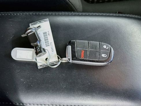 Used 2019 Dodge Journey SE w/ Connectivity Group FWD image 32
