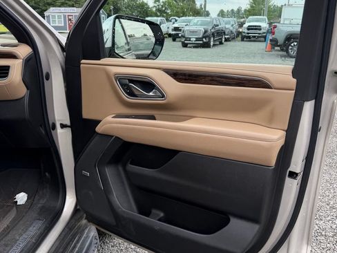 Used 2021 Chevrolet Tahoe Premier w/ Premium Package AWD/4WD image 14