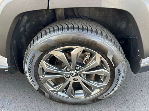 Used 2022 Toyota RAV4 XLE Premium image 16