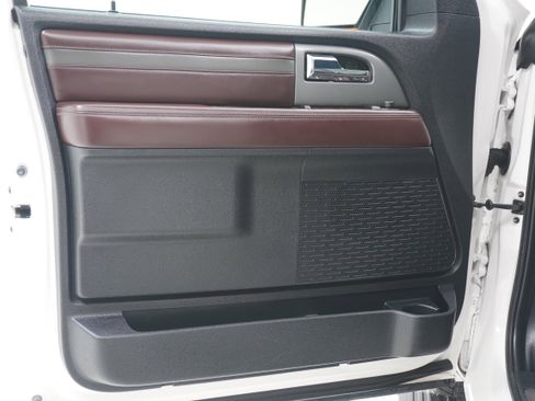 Used 2015 Ford Expedition Platinum image 13