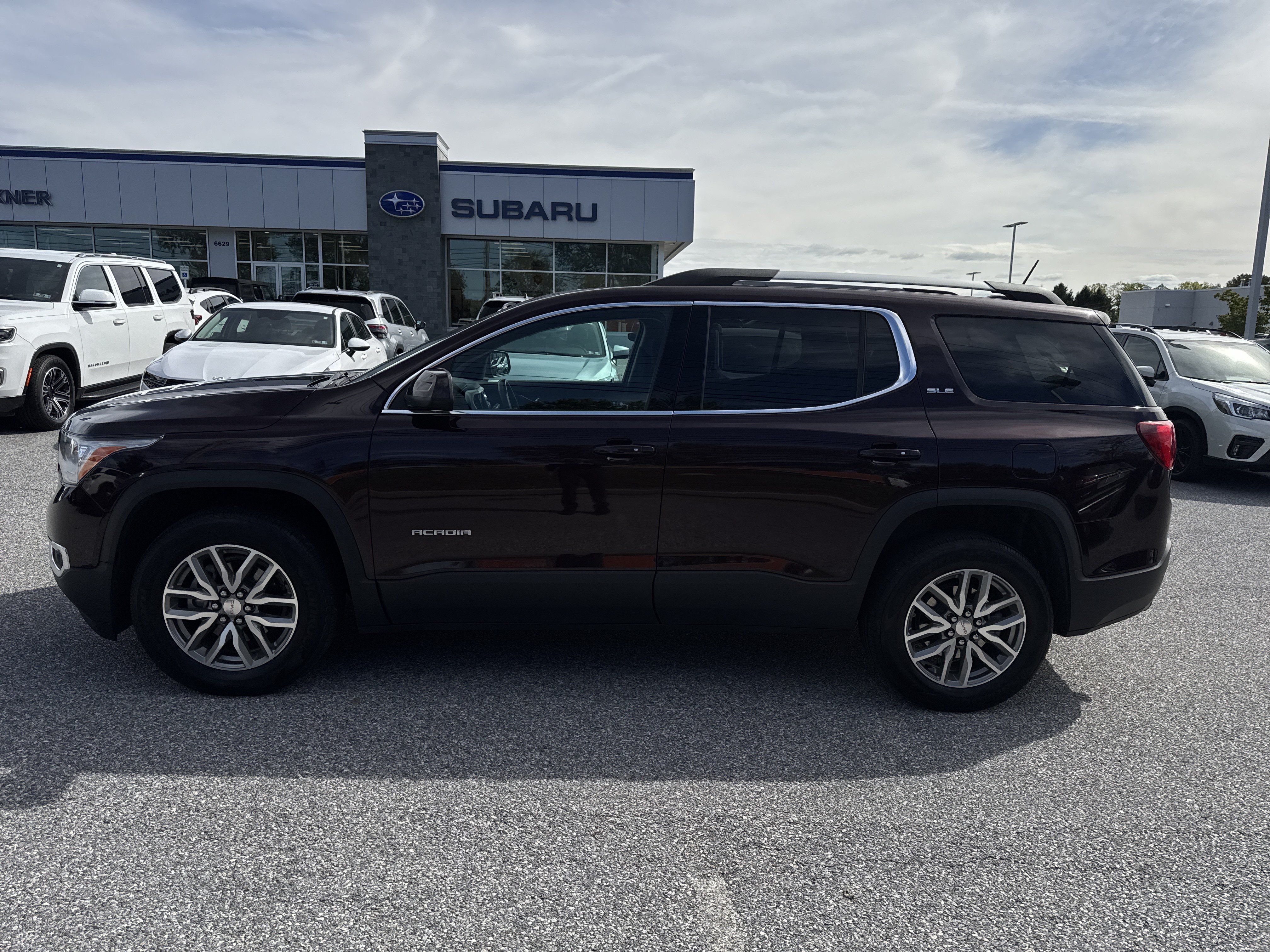 Used 2018 GMC Acadia SLE w/ Driver Alert Package I AWD/4WD image 25