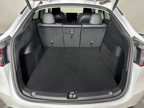 Used 2022 Tesla Model Y Long Range image 27