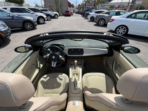 Used 2005 BMW Z4 2.5i image 15