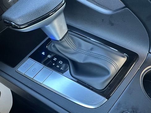 Used 2025 Hyundai Elantra SE image 19