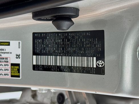 Used 2025 Toyota Corolla LE FWD image 37